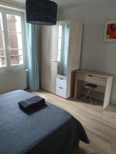 Postel nebo postele na pokoji v ubytování Tres bel appartement face au Chateau 2 ch 4 pers
