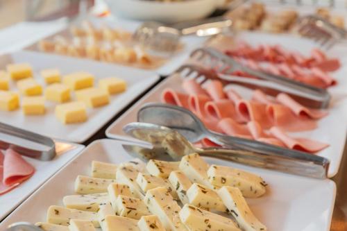 Makanan di atau berdekatan hotel