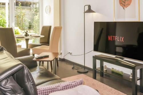 Televisyen dan/atau pusat hiburan di Brody Apartments - gemütlich wohnen nähe Büdingen