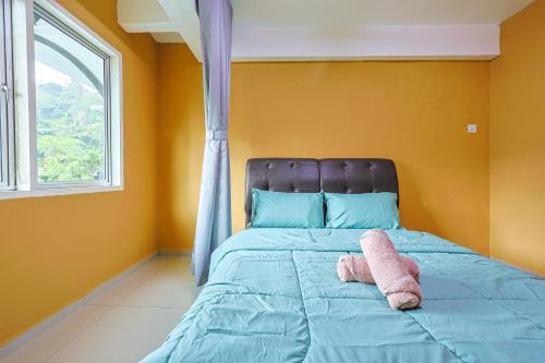 a bedroom with a bed with a pink towel on it at Modern Family Suite in Cameron Highlands Clover Home K2 in Cameron Highlands
