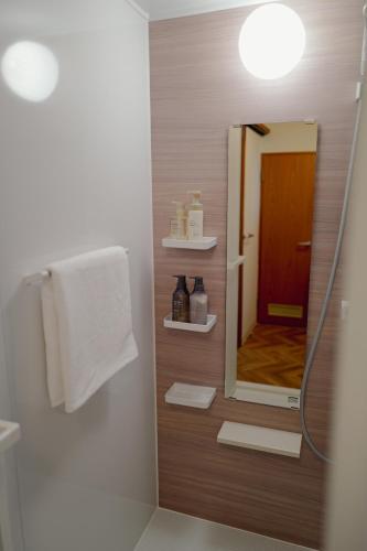 a bathroom with a mirror and a sink at The Prime Minato 3 Beds Suite Near Tokyo Tower, 2 Mins Walk to Asakusa Line, Direct Access From HND, NRT Airport in Tokyo