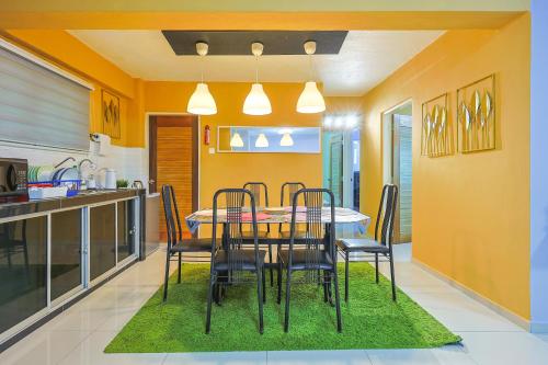 a dining room with a table and chairs in a kitchen at Modern Family Suite in Cameron Highlands Clover Home K2 in Cameron Highlands