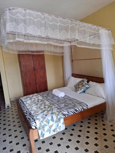 Postel nebo postele na pokoji v ubytování Pinnacle Glory Hotel