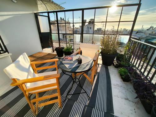 Cozy Refurbished Loft overlooking Athens