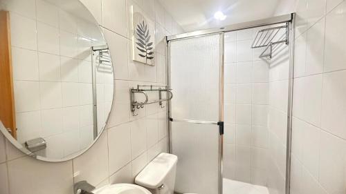 Un baño de 2BR Condo with Free Parking near SM North and Trinoma