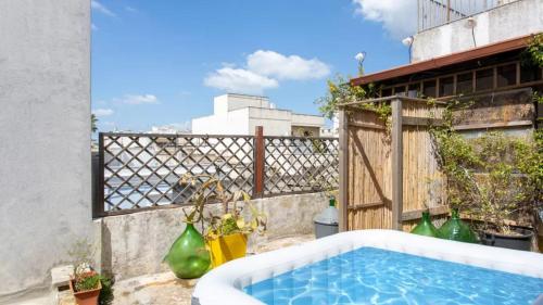 una piscina al costado de un edificio en Dimora Enea con idromassaggio -Salento Reservation, en Ugento