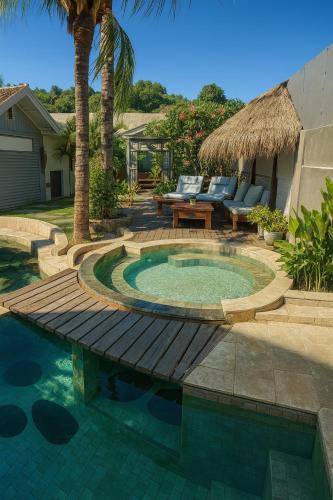 Bazén v ubytování The White Key Luxury Villas nebo v jeho okolí