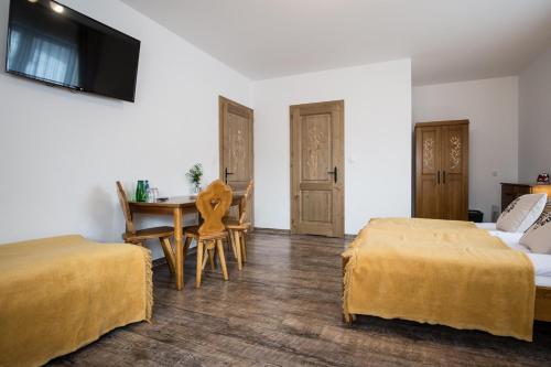 Postel nebo postele na pokoji v ubytování U Gawlaka - Noclegi z Jacuzzi i widokiem na Tatry