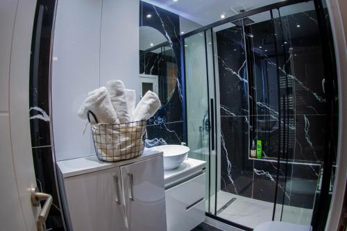 Athenian Escape - Located near the heart of Athens