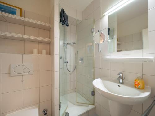 Koupelna v ubytování Appartementhaus Westerloog 08-Balkon