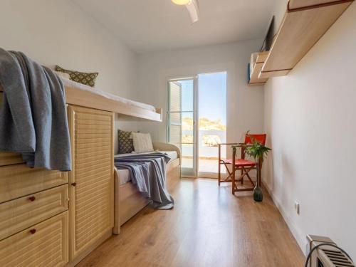 a small bedroom with a bed and a window at POSIDONIA - Espectaculares vistas al mar in L'Ampolla