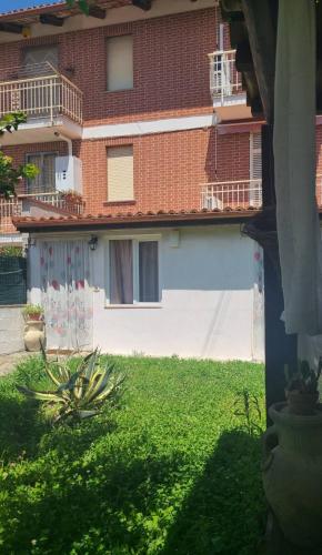 a view of a building with a green yard at B&B Ma Maison in Govone