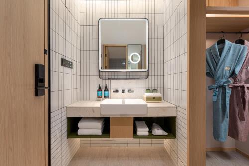 Atwell Suites Shanghai Wuning by IHGにあるバスルーム