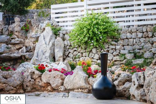 Jardín al aire libre en MASSERIA OSHA ex QUIS UT DEUS
