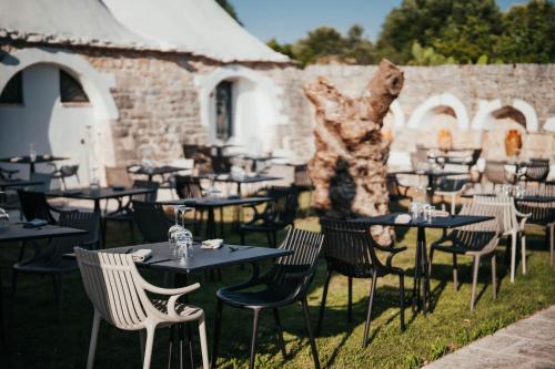 Un restaurante o sitio para comer en MASSERIA OSHA ex QUIS UT DEUS