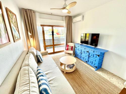 Bright, central, close to the sea, parking and WiFi