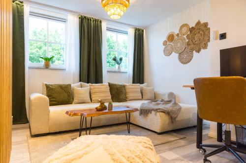 Ruang duduk di Tropengeflüster Penthouse in Hof, Whirlpool, Balkon, Webergrill, Digital Checkin, Parkplatz, Wlan330Mbit