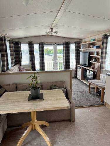 Ruang duduk di 27 Forest view Cresswell towers