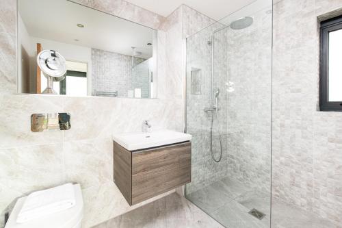 Et badeværelse på Lakeview Lodge BR09 Silverlake Dorset