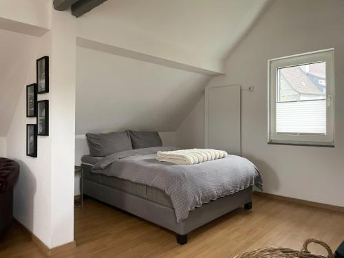 a bedroom with a bed and a window at stilvolles Ferienhaus mit Garten im Ortskern von Olsberg in Olsberg