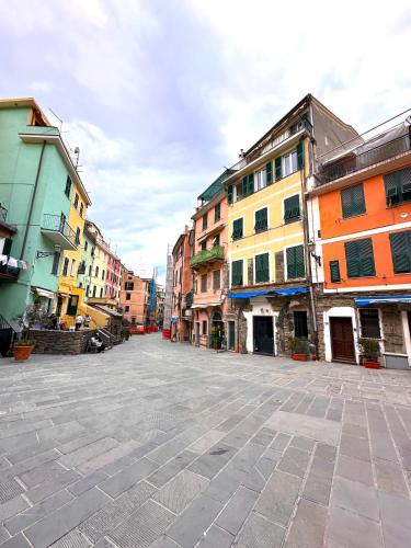 an empty street in a city with buildings at Skyline Attico Vernazza in Vernazza