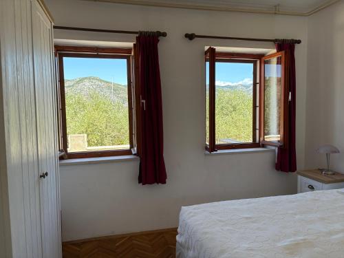 Ένα ή περισσότερα κρεβάτια σε δωμάτιο στο Apartmani Tonko