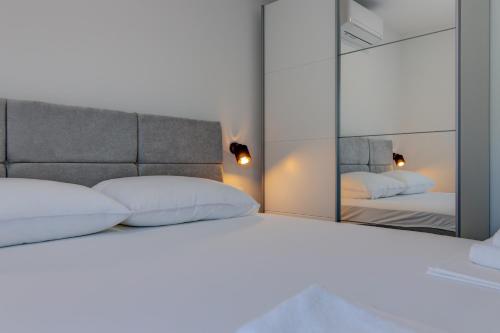 Ένα ή περισσότερα κρεβάτια σε δωμάτιο στο Apartmani Olimp3