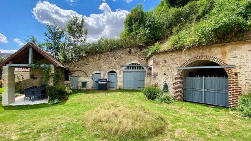 Taman di luar Nouveau gite confort 220 m2 avec jacuzzi, gym, billard, bbq, à 2h30 de Paris