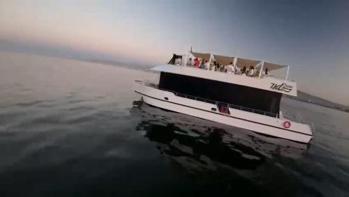 Un paisaje natural cerca del barco