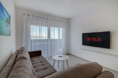 Μια τηλεόραση ή/και κέντρο ψυχαγωγίας στο Apartmani Olimp3