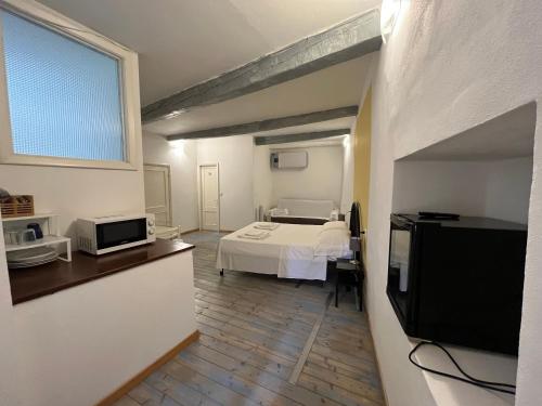 a bedroom with a bed and a tv in a room at LIVing 5 Terre in Vernazza