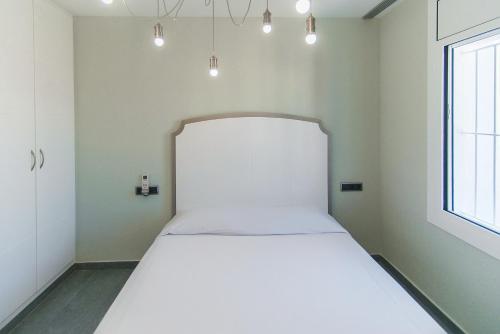 Postel nebo postele na pokoji v ubytování WELCS APARTAMENTO 270 EMP con vistas al canal