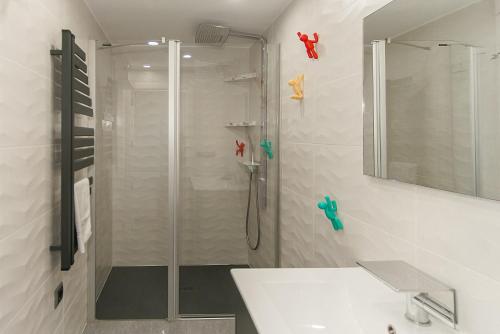 Koupelna v ubytování WELCS APARTAMENTO 270 EMP con vistas al canal