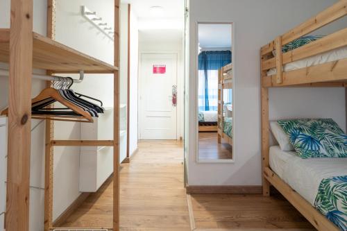 Кровать или кровати в номере Life Magenta Gijón