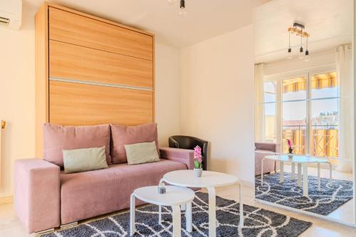 Studio Terrace AC Lift - Old town | By Airnest