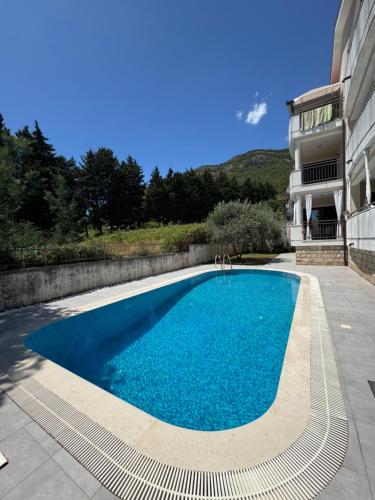 Bazén v ubytování Emerald hills apartment nebo v jeho okolí