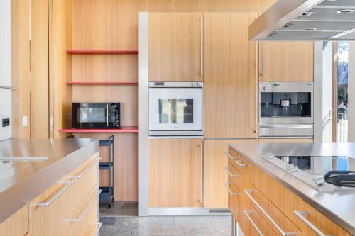 Penthouse with 4bedr sauna and parkingにあるキッチンまたは簡易キッチン