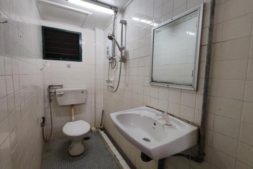 a bathroom with a sink and a toilet and a mirror at Hotel Check Inn 2 Cameron Highlands in Brinchang