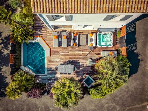 Bazén v ubytování Villa Eden - Le luxe près des vignobles charentais nebo v jeho okolí