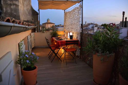 Large studio with terrace and air conditioning