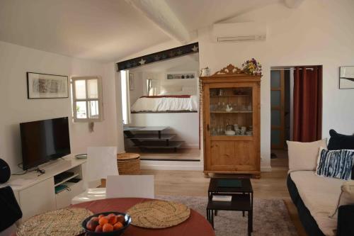 Large studio with terrace and air conditioning