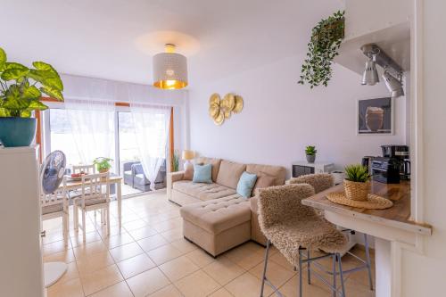 Ruang duduk di Beautiful View Appartement Los Gigantes