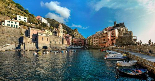 a group of boats in a river with buildings at Onde & Orizzonti Vista Torre in Vernazza