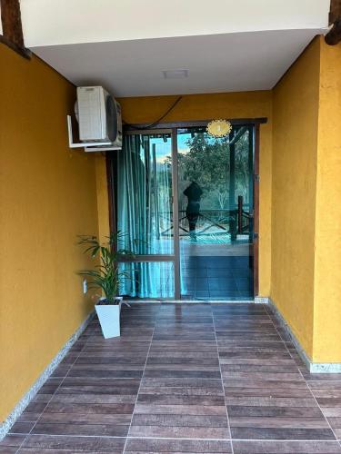 a house with a hallway with a door and a plant at Pousada Lapa Rupestre in Santana do Riacho