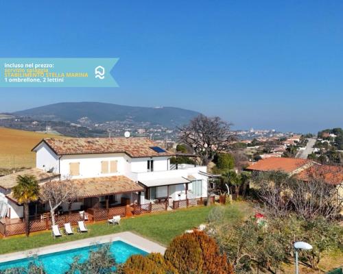 Gallery image of VIVA3 - Numana, ampio trilocale in villa con piscina in Numana