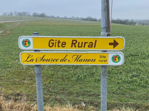 La Source de Manon - Gite à Houyet, en Ardennesに飾ってある許可証、賞状、看板またはその他の書類
