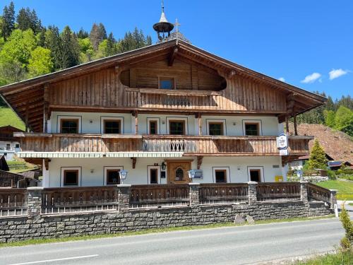 a large wooden building on the side of a road at Gasthaus Mamoosen in Penning