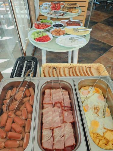 Jídlo v hotelu nebo okolí