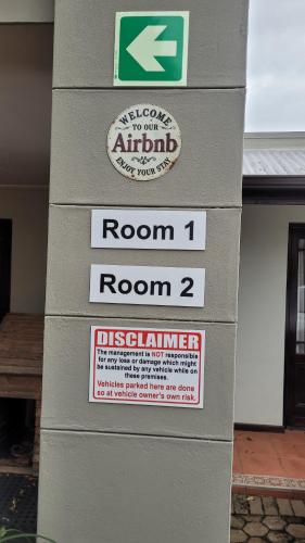 Certificat, récompense, panneau ou autre document affiché dans l'établissement The Hops Inn