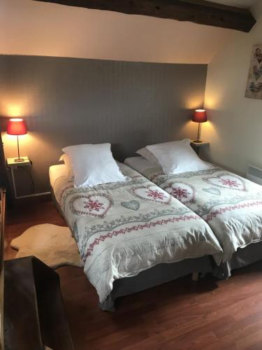 Ein Bett oder Betten in einem Zimmer der Unterkunft le gite du moulin